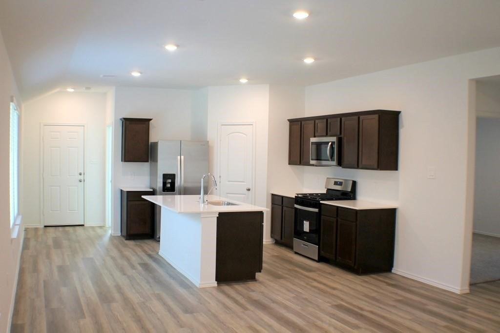 1015 Maple Sunset Ct - Photo 5 of 25