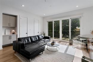 419 W 9th St #D - Photo 1 of 1