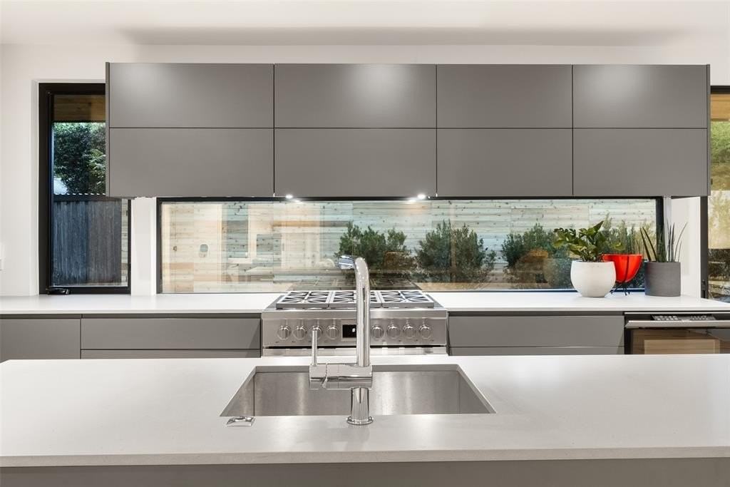 8571 Eustis Ave - Photo 6 of 36