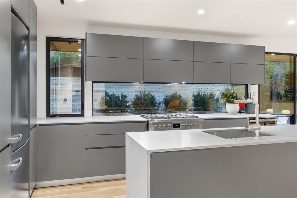 8571 Eustis Ave - Photo 7 of 36