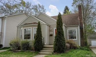 featured image of 348 E Maplehurst St