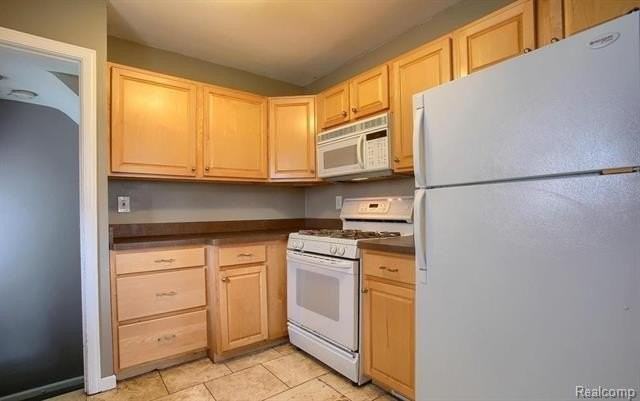 348 E Maplehurst St - Photo 7 of 18