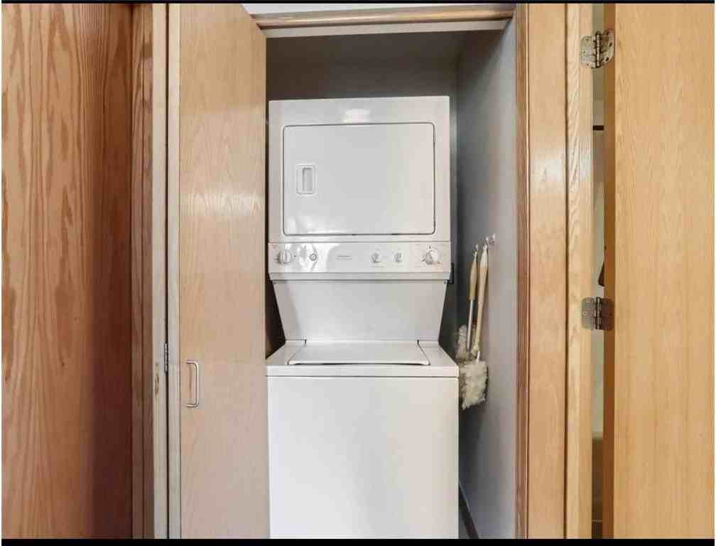 820 Emerald St #307 - Photo 3 of 3