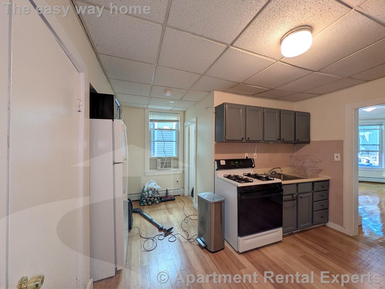 379 Windsor St #1 - Photo 5 of 12