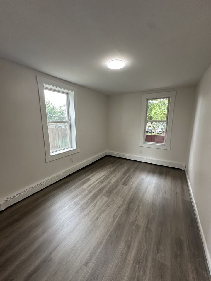 35 Louis St #B - Photo 3 of 13