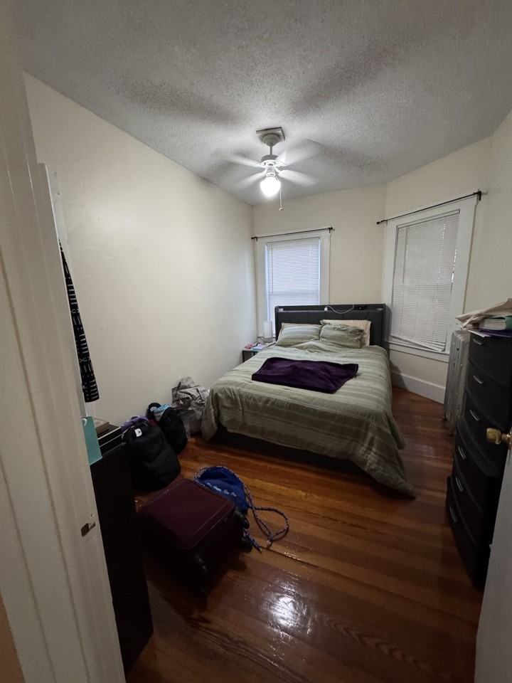 132 1/2 Oxford St #12 - Photo 3 of 11