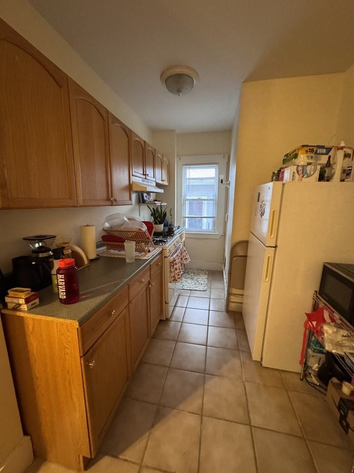 132 1/2 Oxford St #12 - Photo 6 of 11