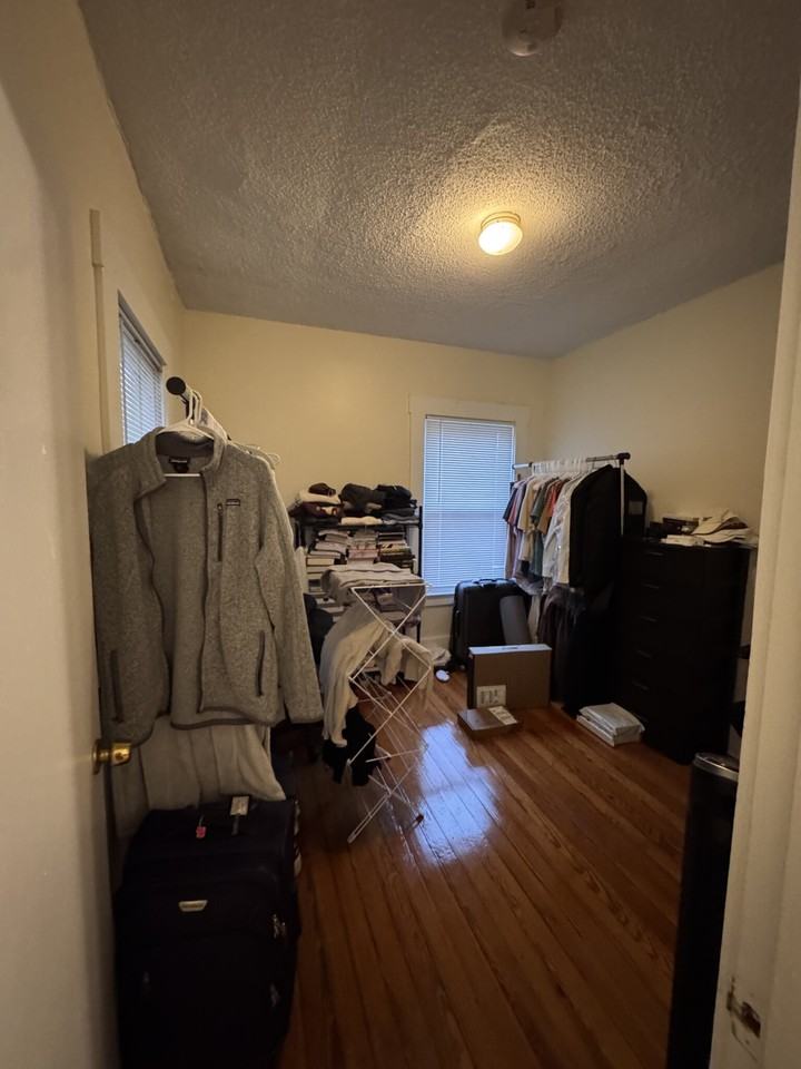 132 1/2 Oxford St #12 - Photo 4 of 11
