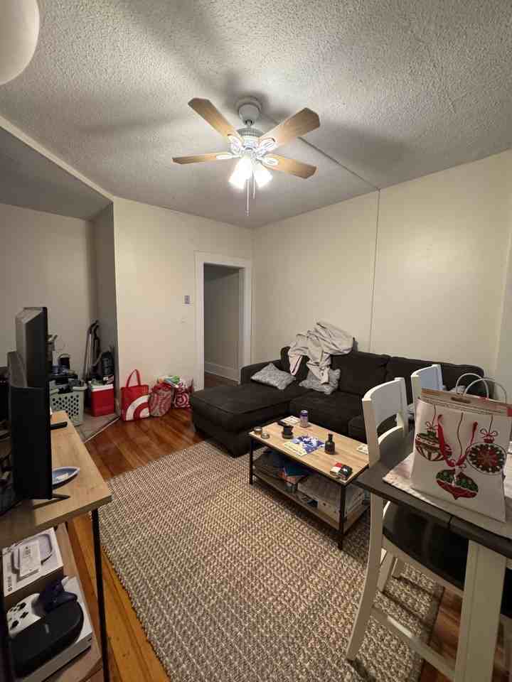 132 1/2 Oxford St #12 - Photo 2 of 11