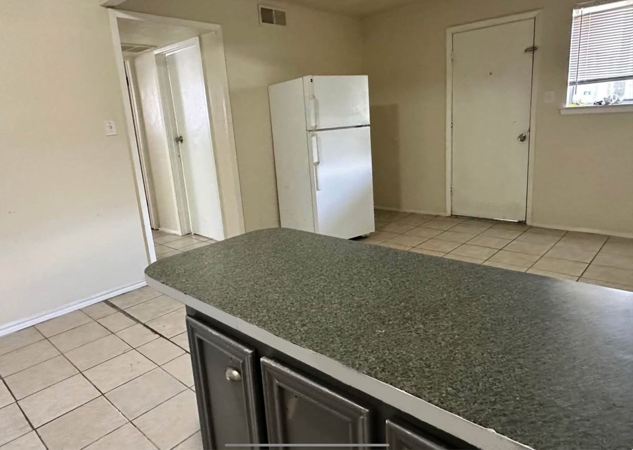 1601 E Central Texas Expy #117 - Photo 2 of 8