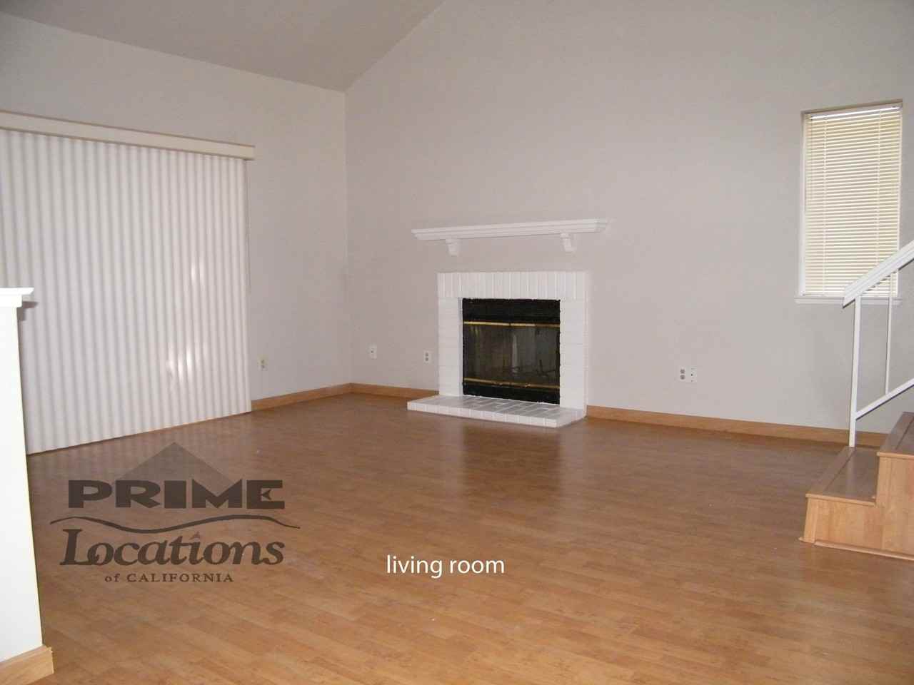 303 Canterbury Ave - Photo 3 of 8