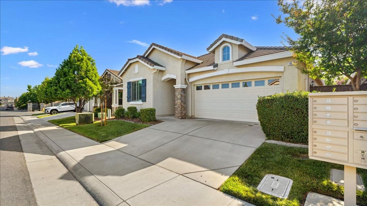 1875 Verrazona Dr - Photo 2 of 27