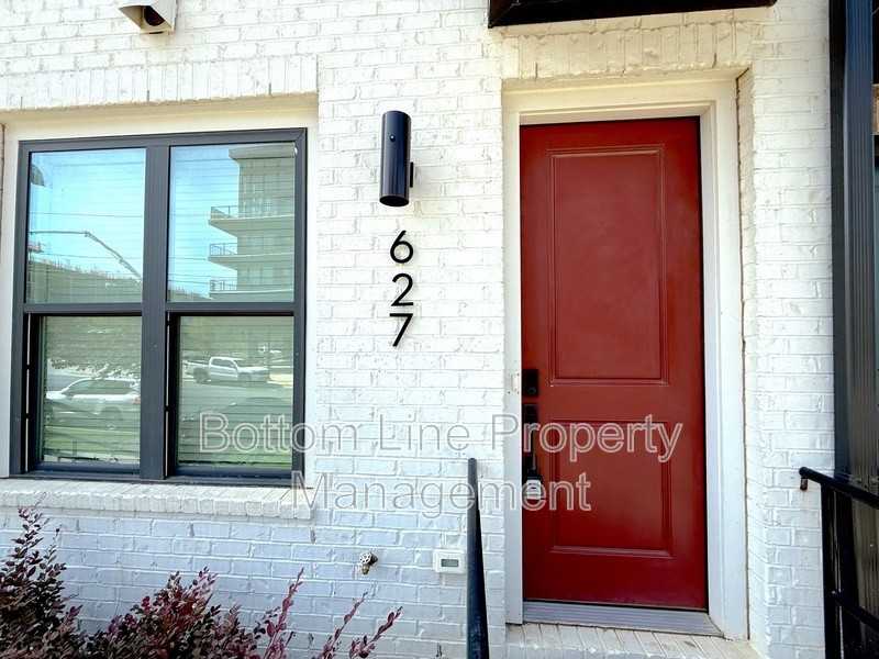 627 W Tremont Ave - Photo 2 of 36