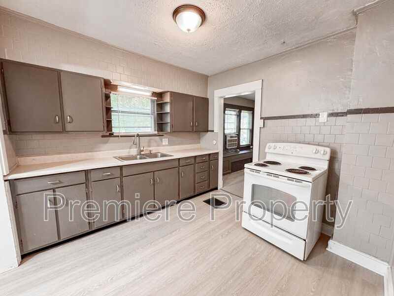1231 S Hardy Ave - Photo 4 of 14