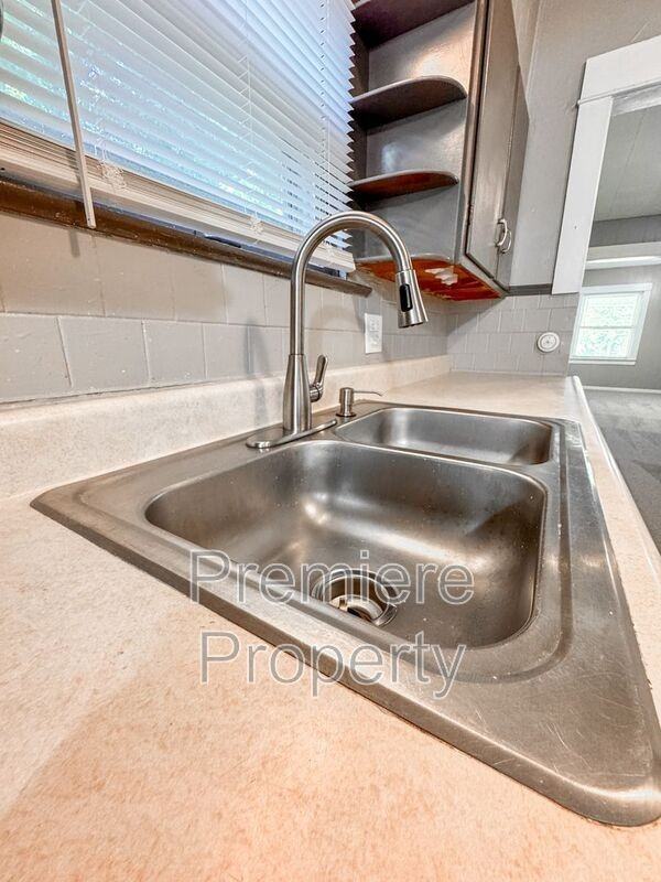 1231 S Hardy Ave - Photo 6 of 14