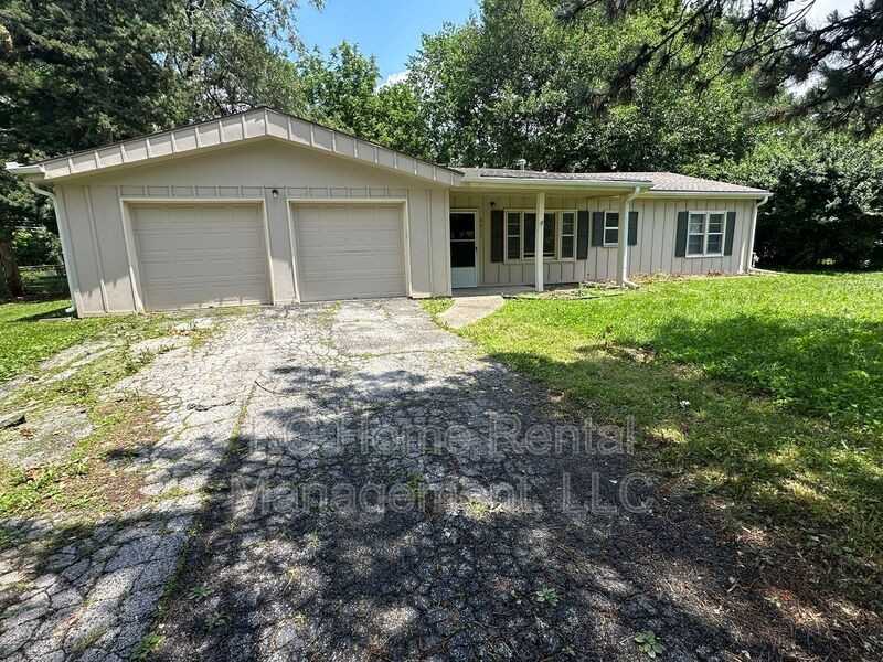 8017 England Dr - Photo 3 of 38