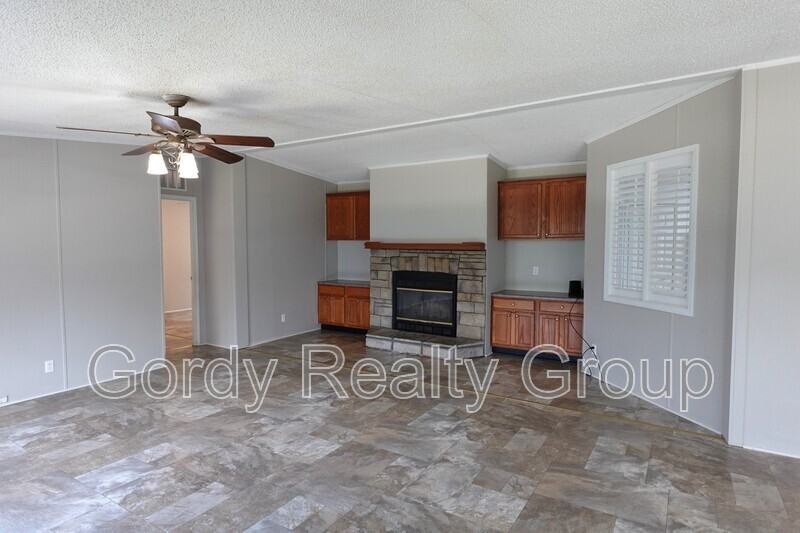 1211 Dwellings St - Photo 4 of 14