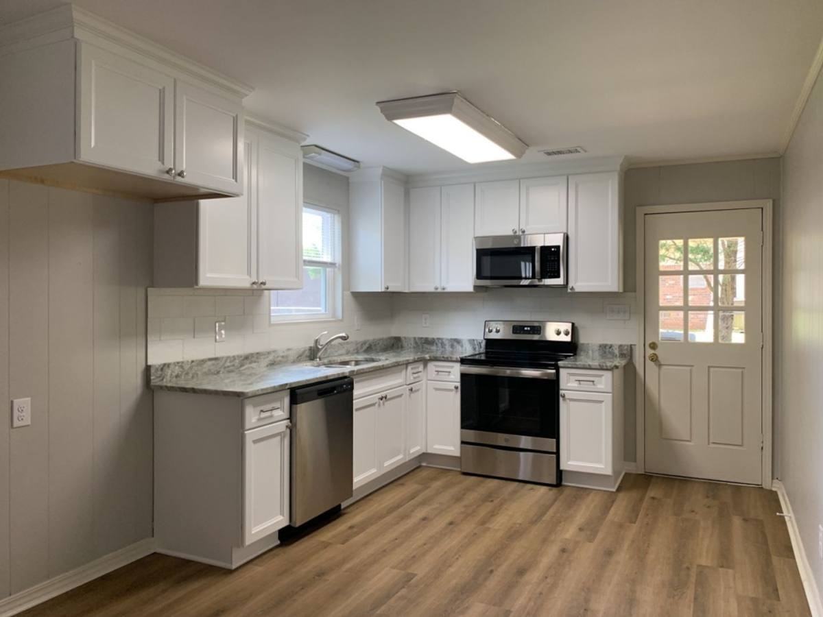 1307 Adams St - Photo 3 of 10