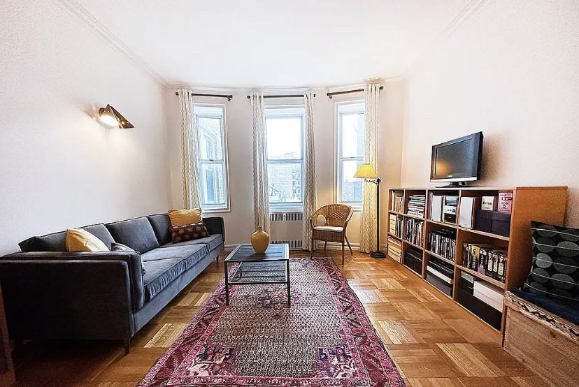 176 Seeley St - Photo 2 of 11