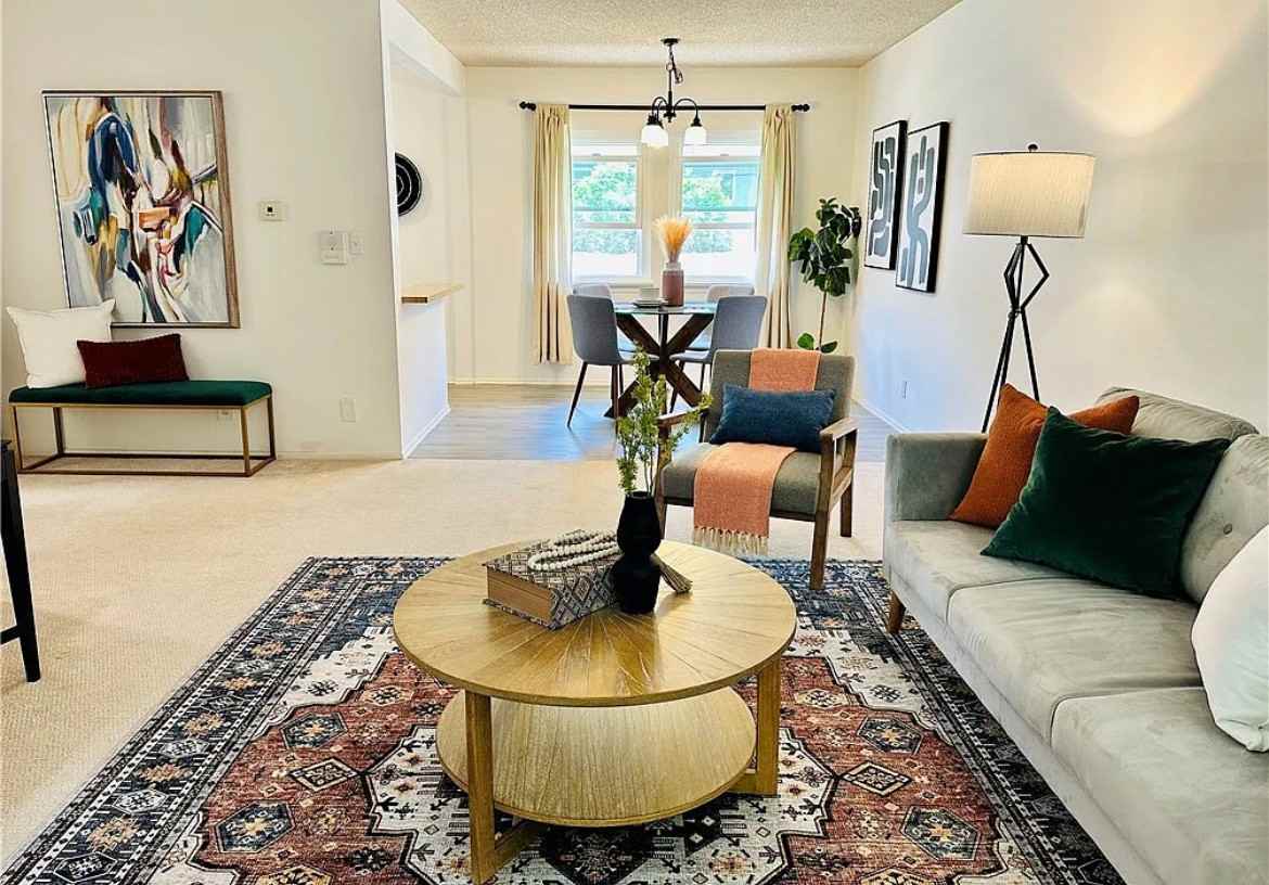 5827 Bowcroft St - Photo 2 of 11