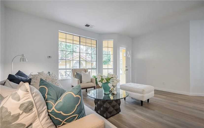 44 Alicante Aisle - Photo 3 of 10