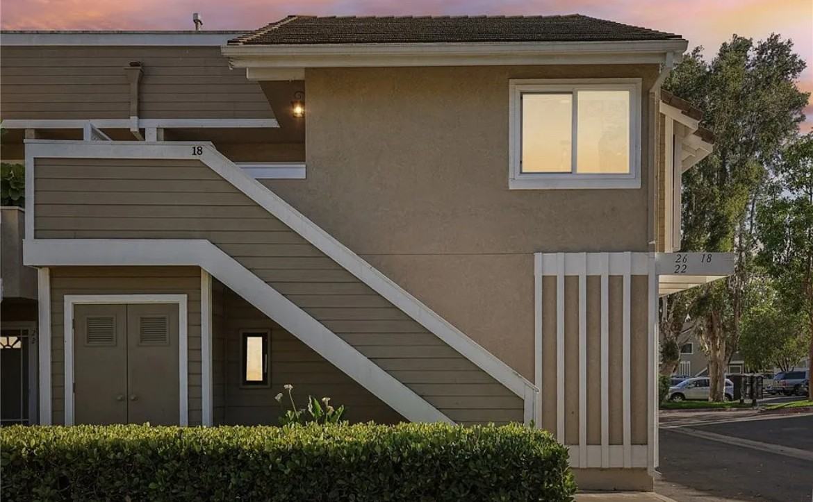 18 Laurel Ln - Photo 3 of 12