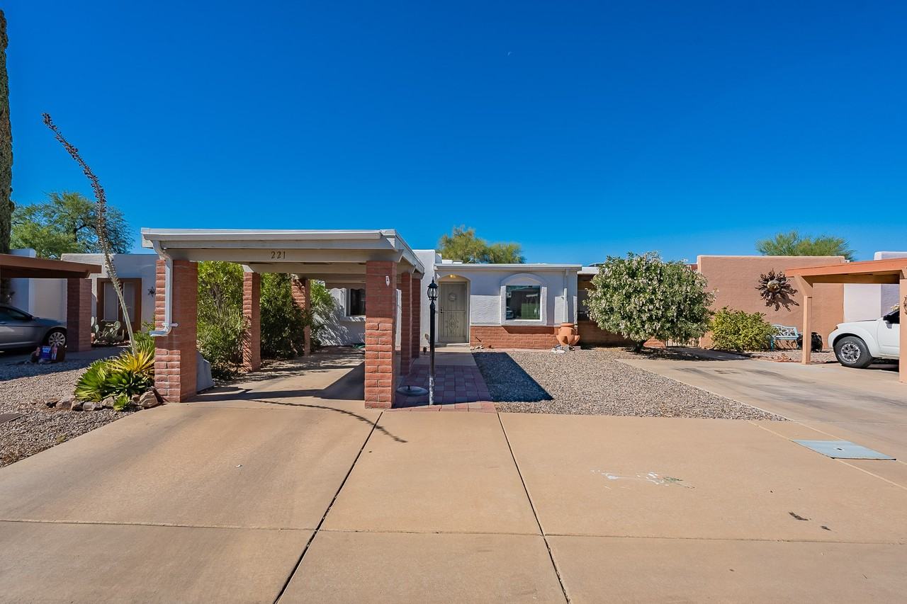 221 N Paseo De Los Conquistadores - Photo 2 of 23