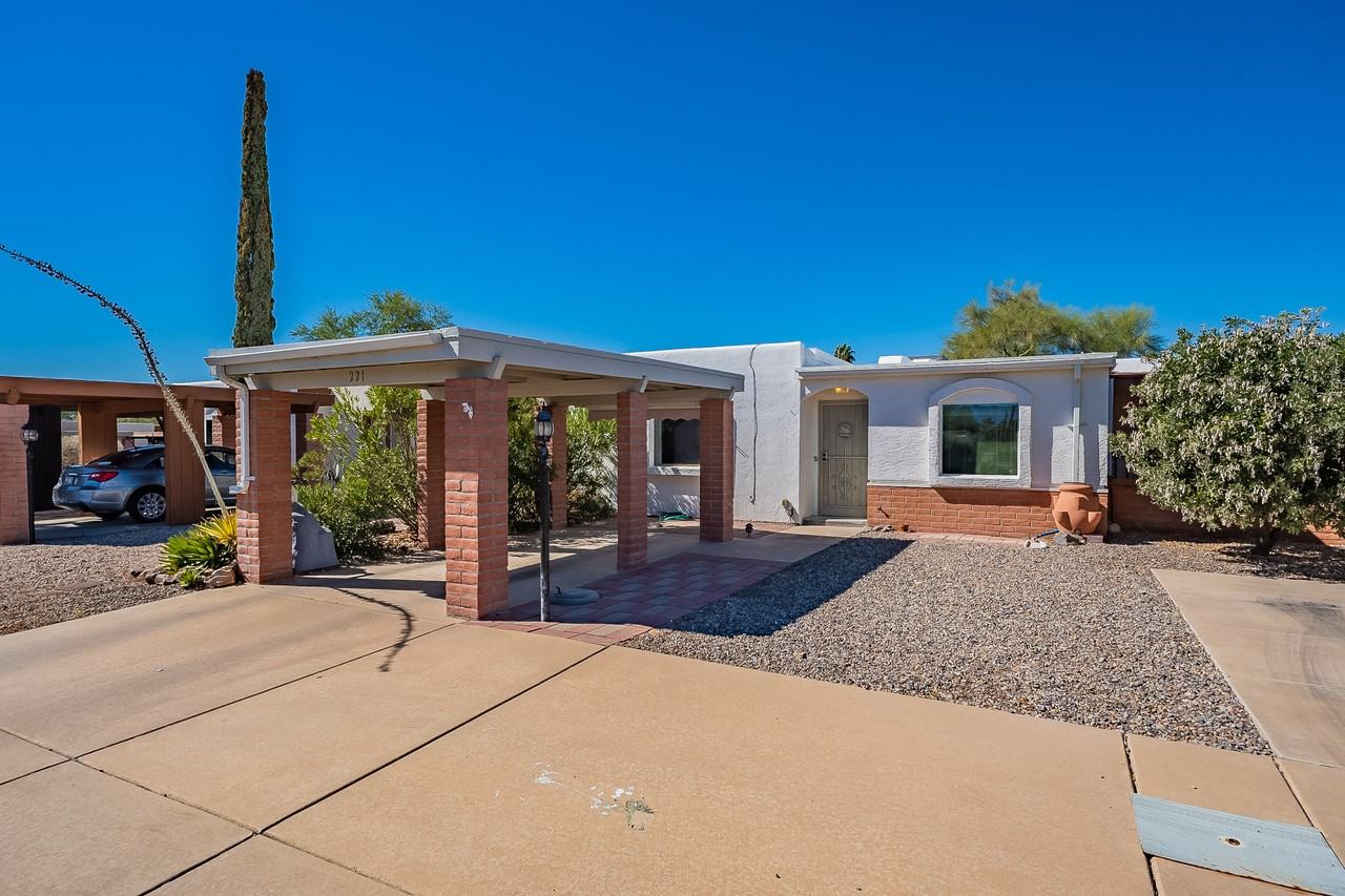 221 N Paseo De Los Conquistadores - Photo 3 of 23