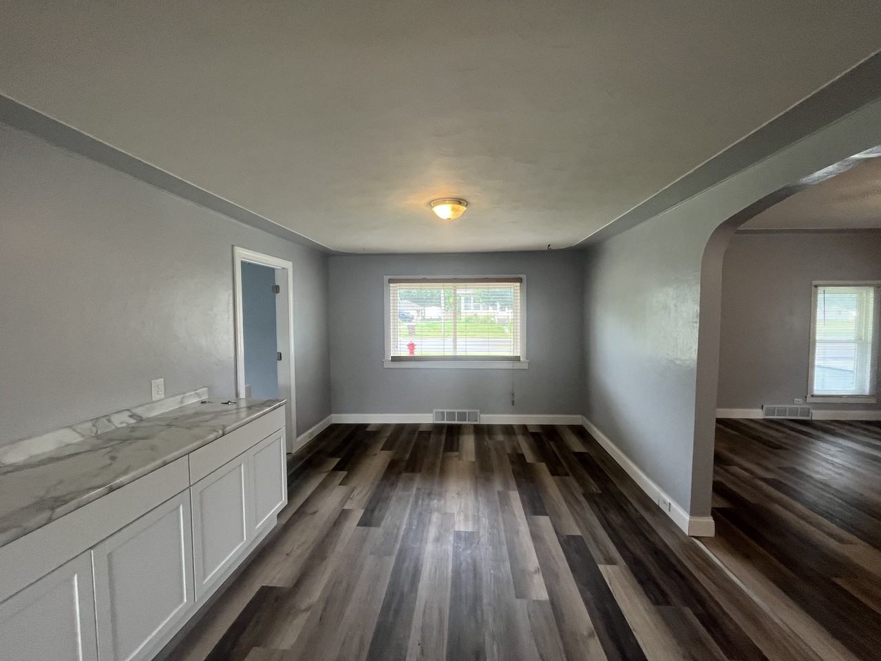 138 S State St - Photo 3 of 13