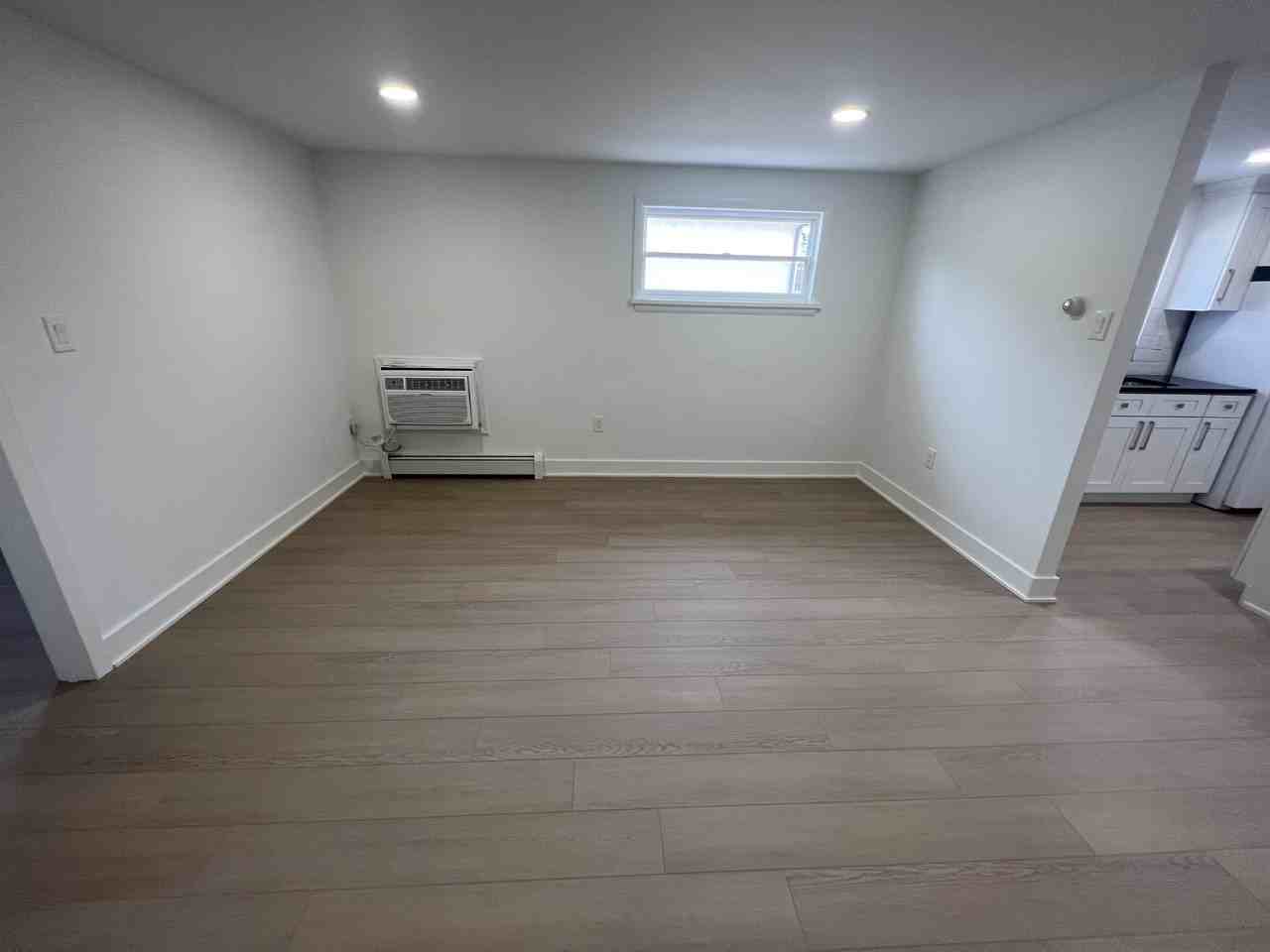 518 W Biddle St - Photo 2 of 24