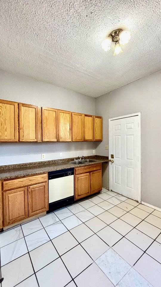 1109 Walton Ave #1 - Photo 3 of 16