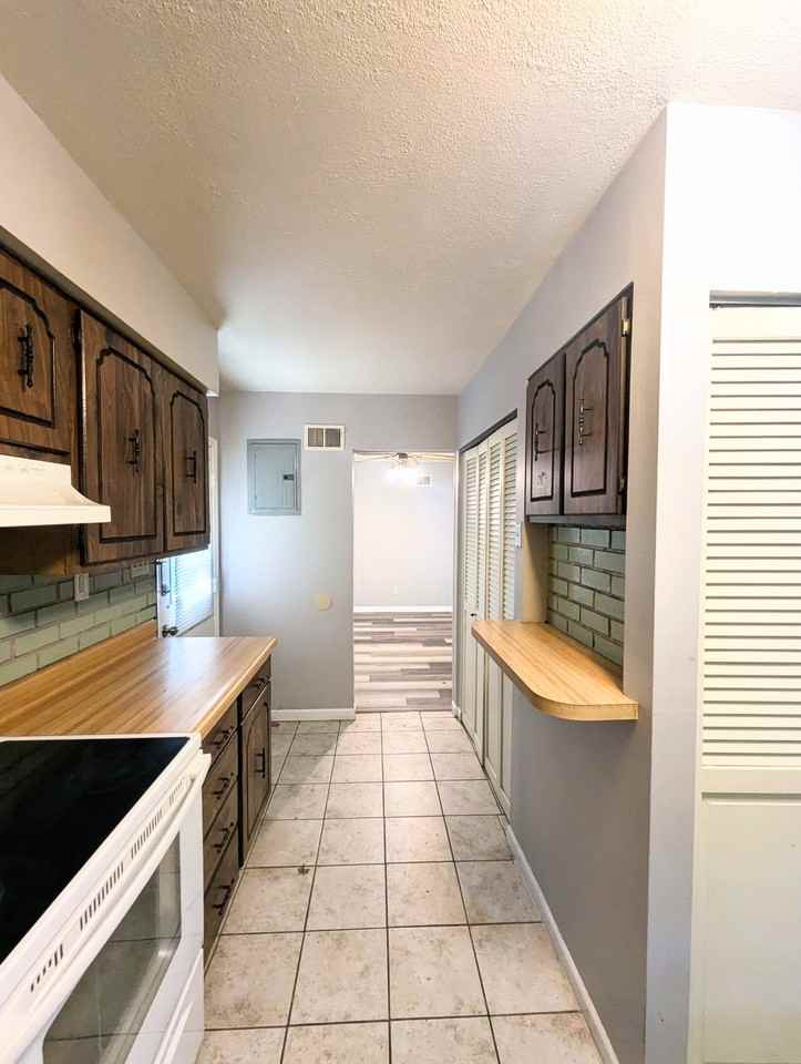 1225 Gahan Dr - Photo 3 of 13