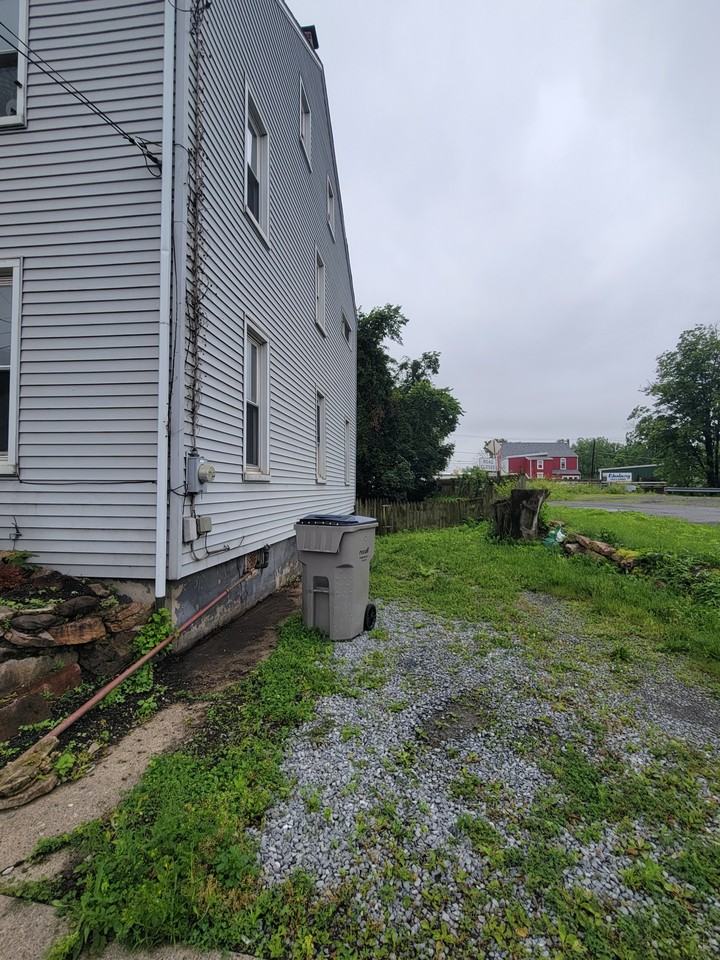 208 Washington St - Photo 2 of 17