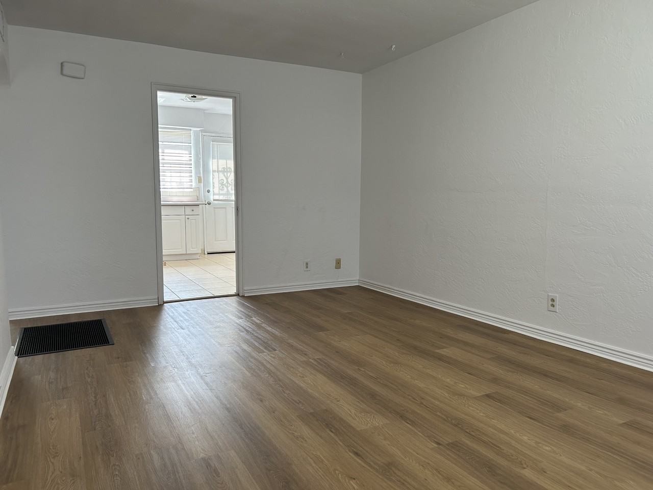 1119 Coal Ave Sw - Photo 2 of 42