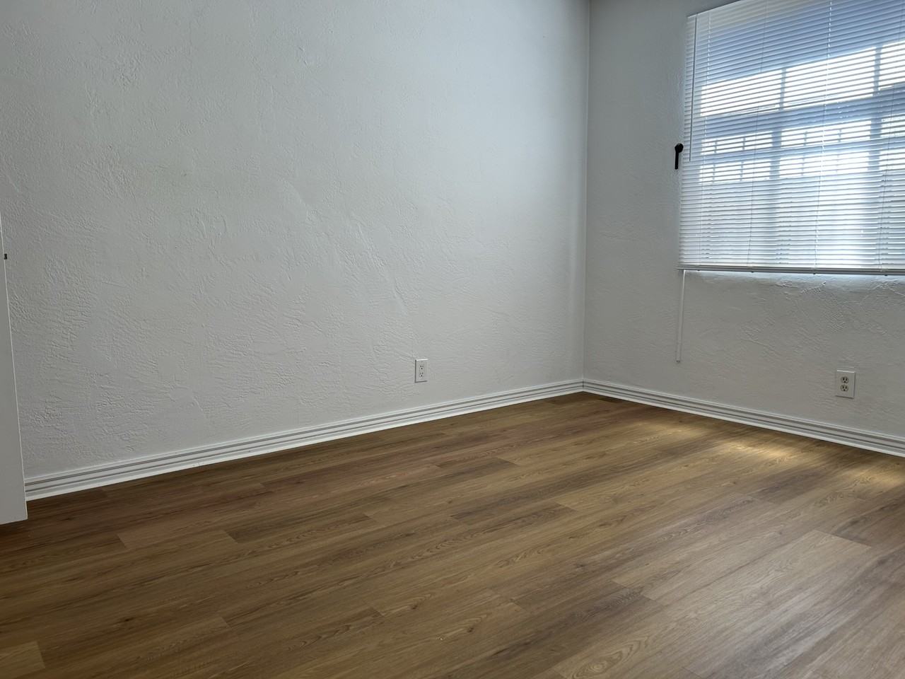 1119 Coal Ave Sw - Photo 6 of 42