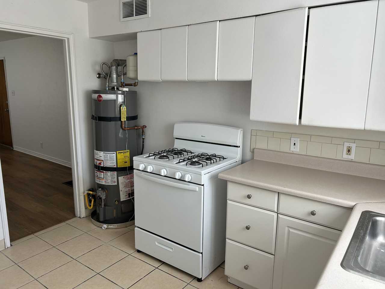 1119 Coal Ave Sw - Photo 5 of 42