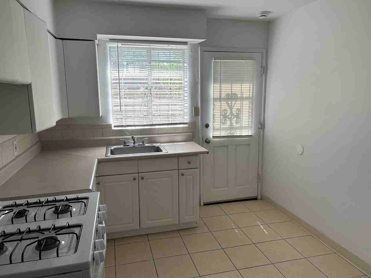 1119 Coal Ave Sw - Photo 4 of 42
