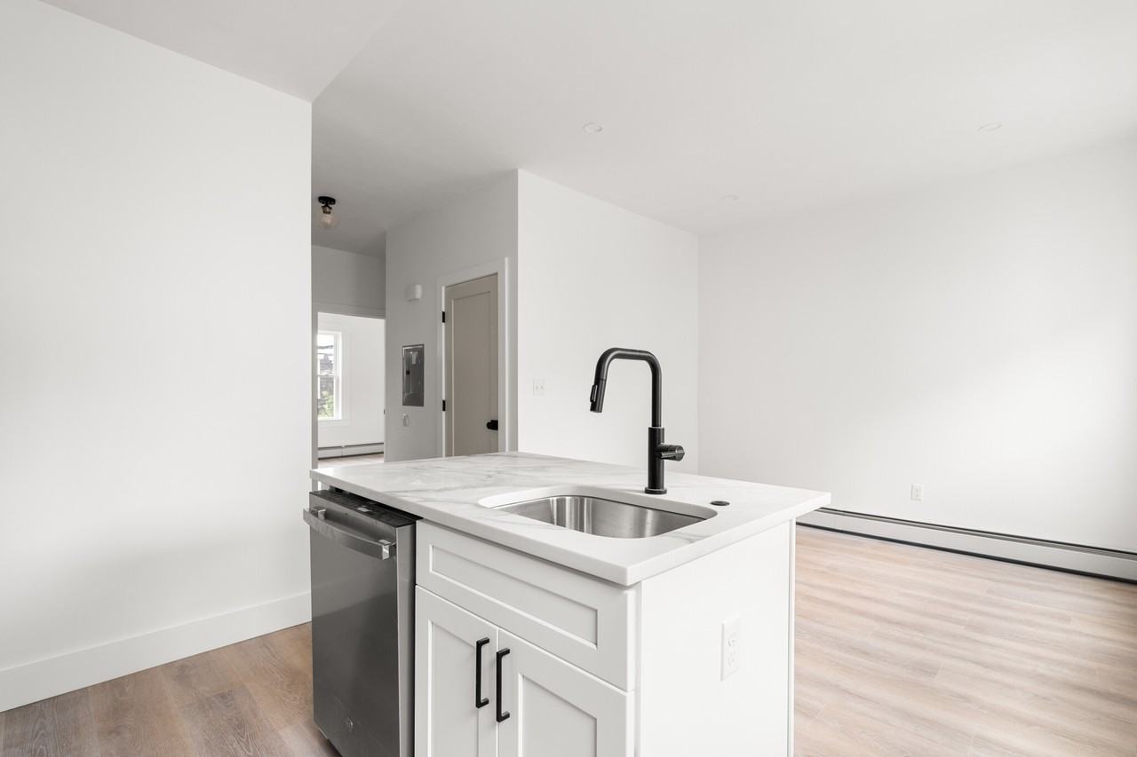 467 E 3rd St #1 - Photo 6 of 21
