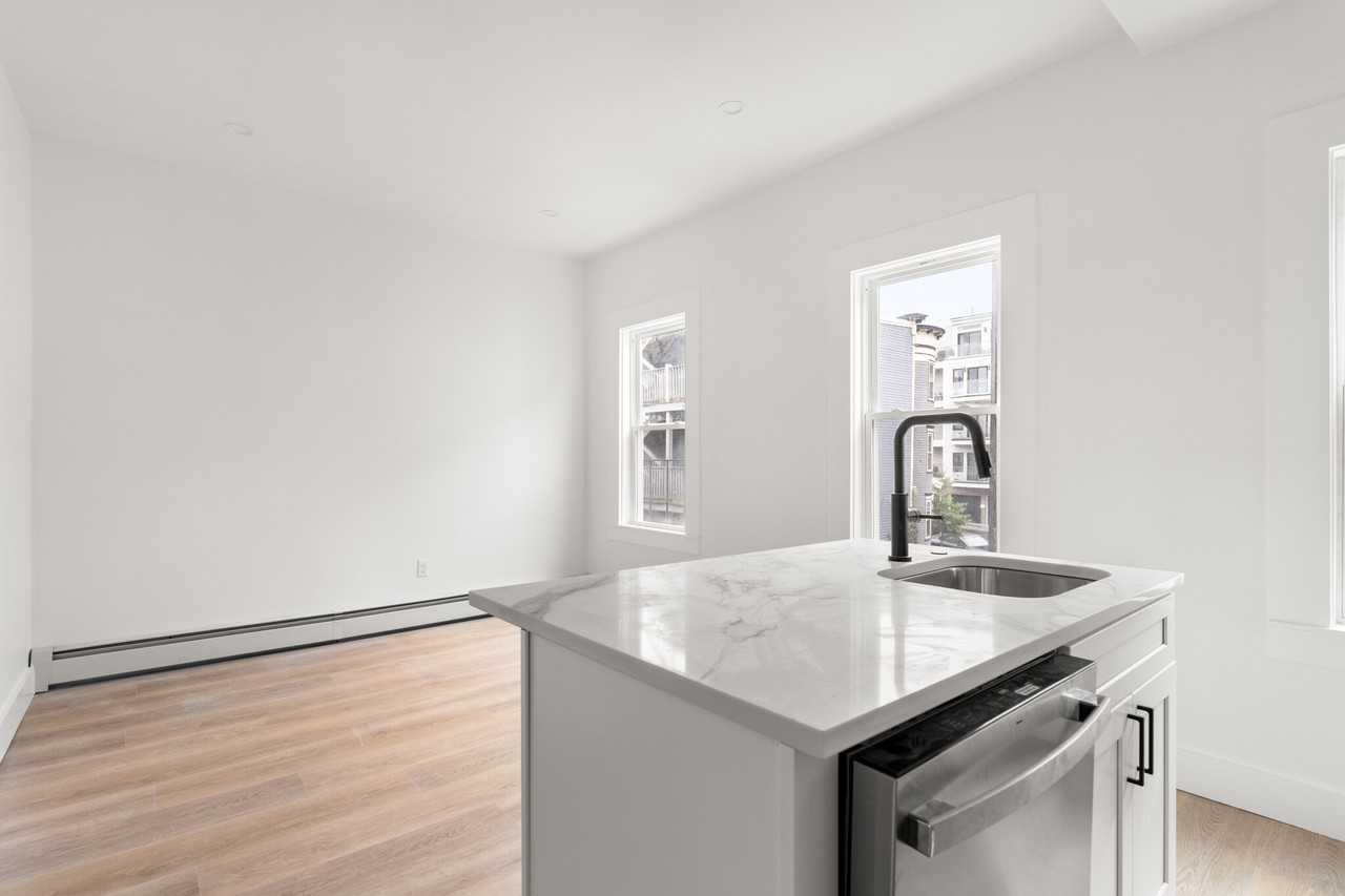 467 E 3rd St #1 - Photo 7 of 21