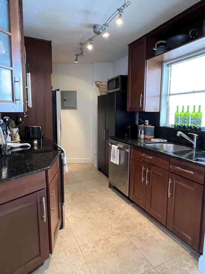 1881 Washington Ave #12E - Photo 4 of 21