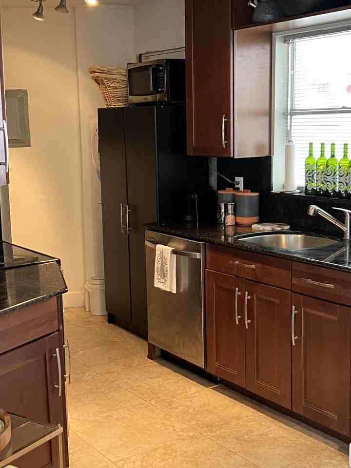 1881 Washington Ave #12E - Photo 5 of 21