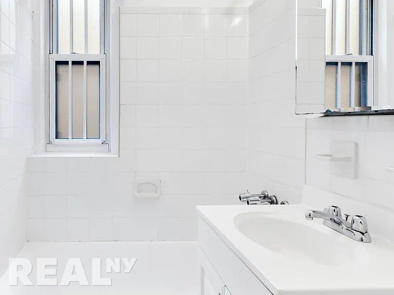 Jane St #2C - Photo 6 of 6