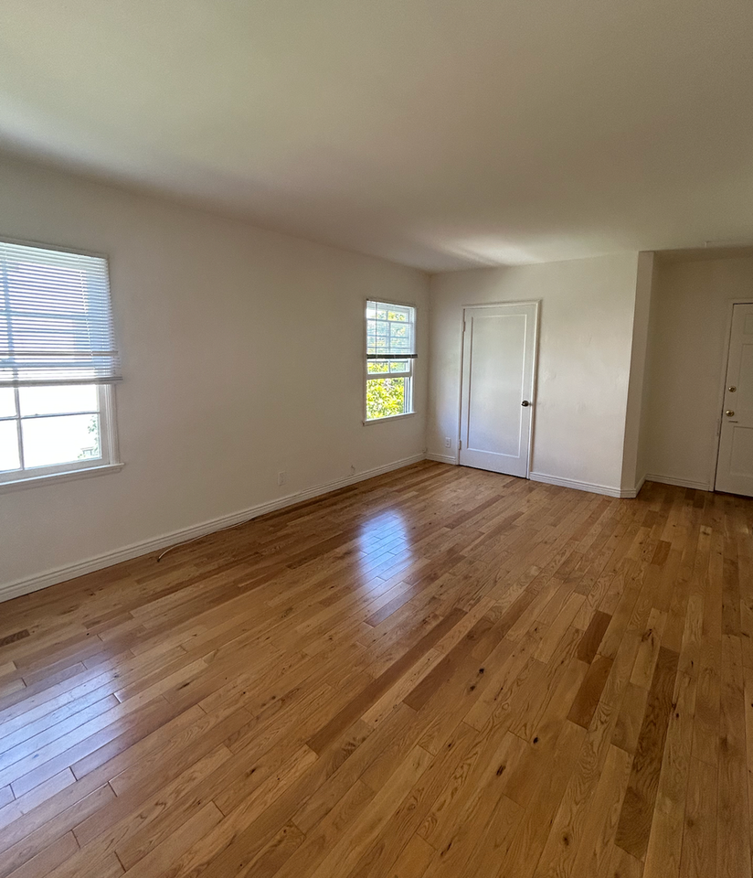 645 S Burnside Ave #20 - Photo 3 of 8