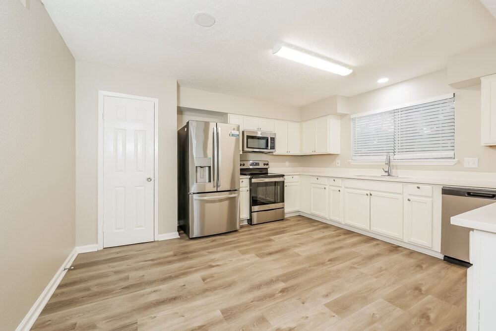 4911 Larksong Ln - Photo 5 of 17