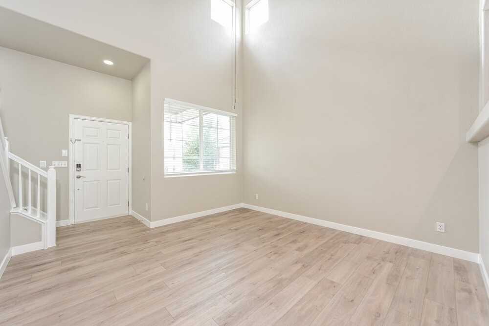 24762 E Wyoming Cir - Photo 5 of 18