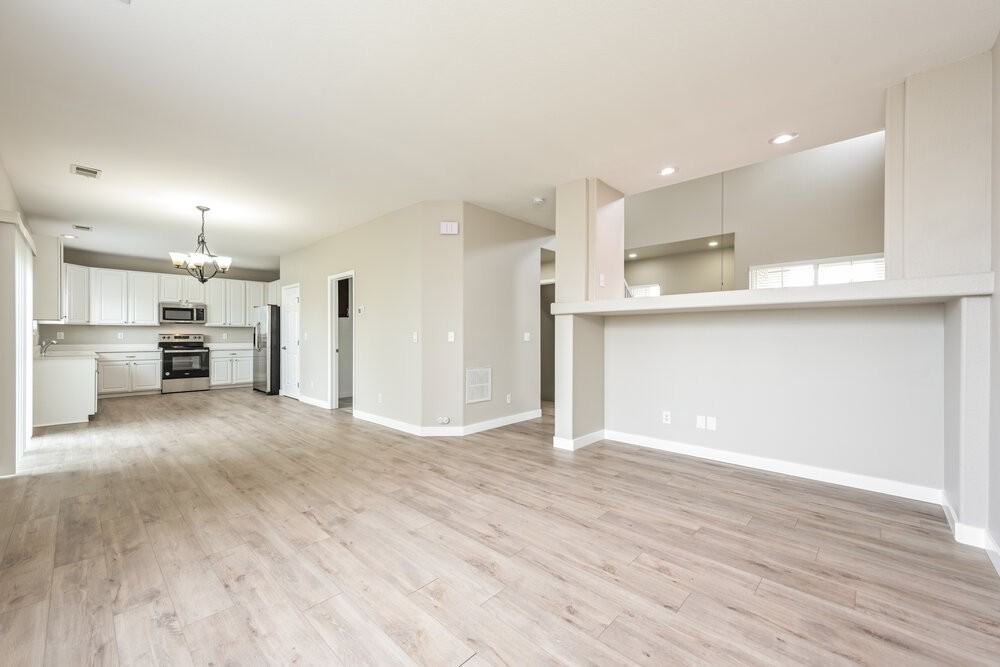 24762 E Wyoming Cir - Photo 7 of 18