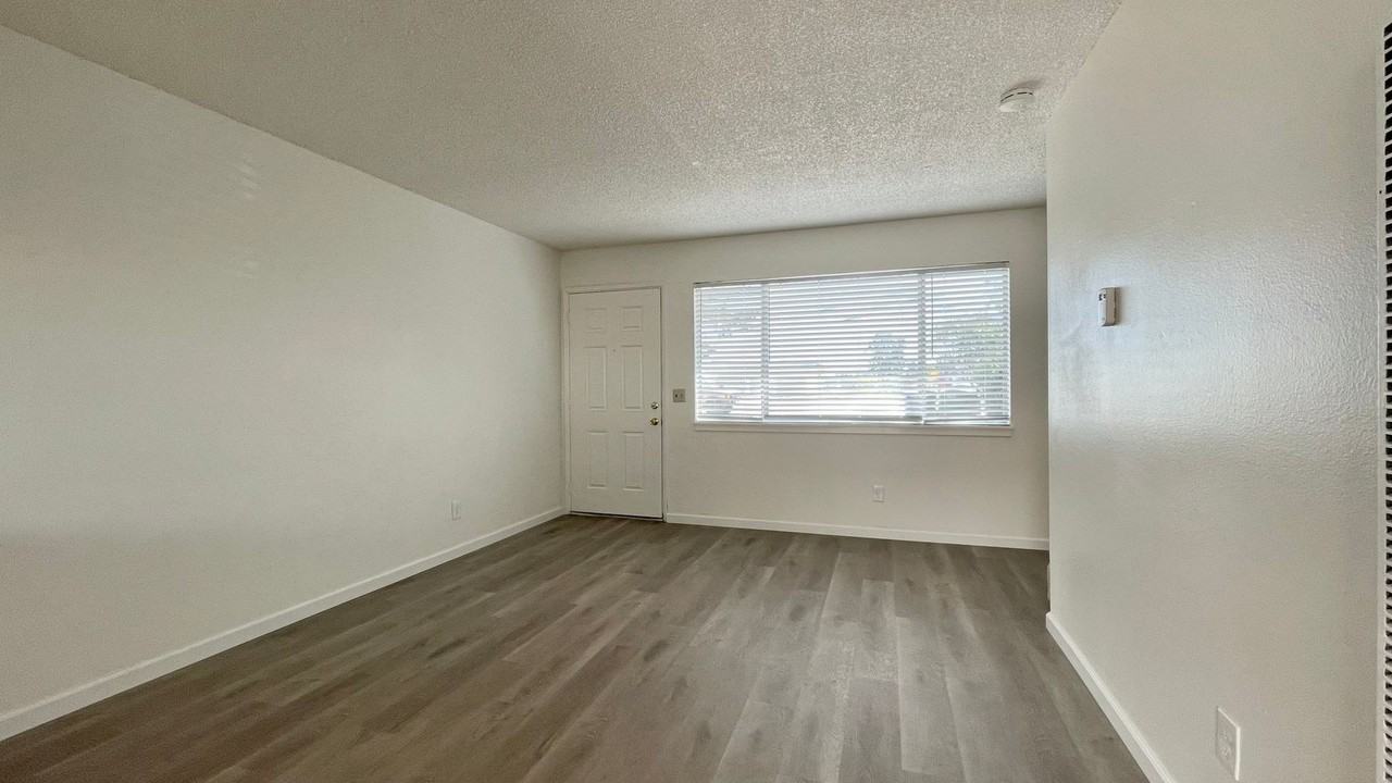 992 Fair Oaks Ave - Photo 2 of 15