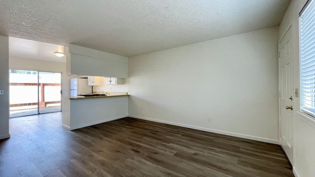992 Fair Oaks Ave - Photo 3 of 15