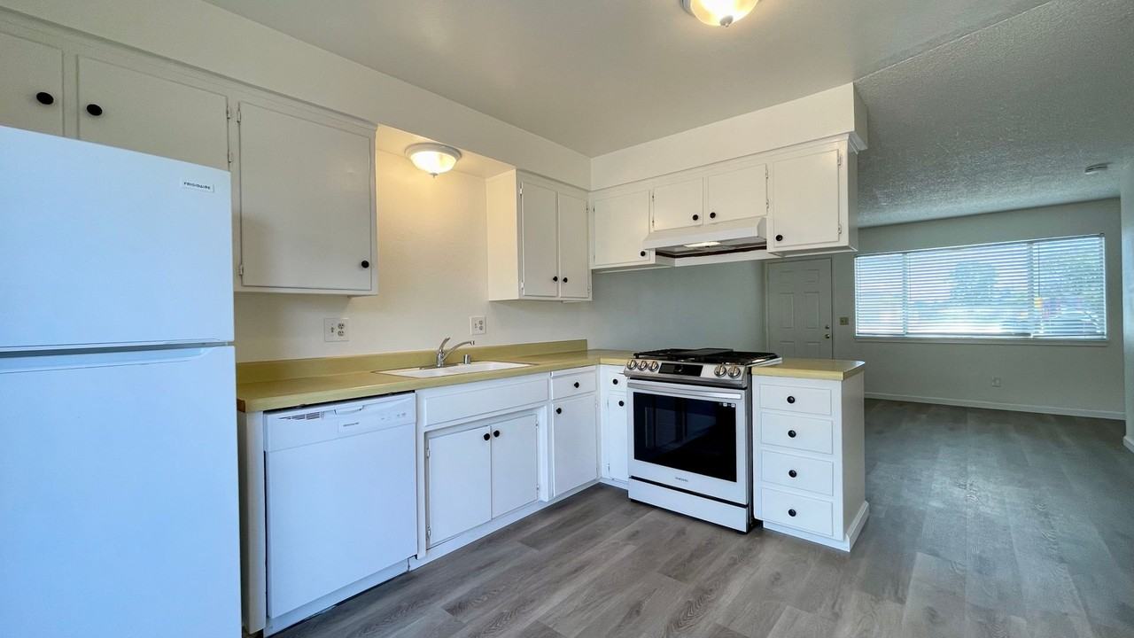 992 Fair Oaks Ave - Photo 4 of 15