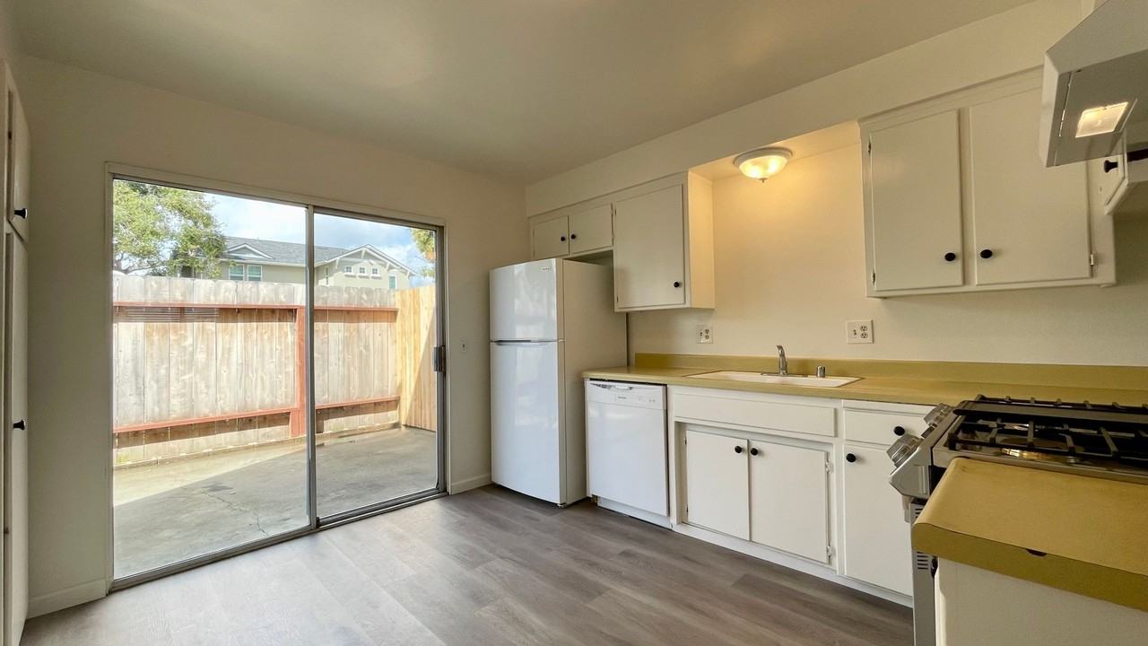 992 Fair Oaks Ave - Photo 5 of 15